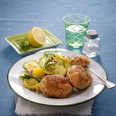 Fisch Frikadelle Mit Kartoffel Gurken Salat Rezept Lecker