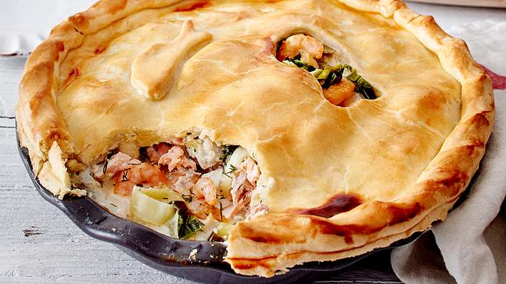 Fisch-Garnelen-Pie mit Dill-Honig-Soße Rezept - Foto: House of Food / Bauer Food Experts KG