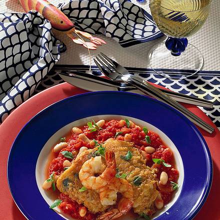Fisch in Eihülle mit Tomaten-Bohnen-Soße und Riesengarnelen Rezept Fisch in Eihülle mit Tomaten-Bohnen-Soße und Riesengarnelen Rezept