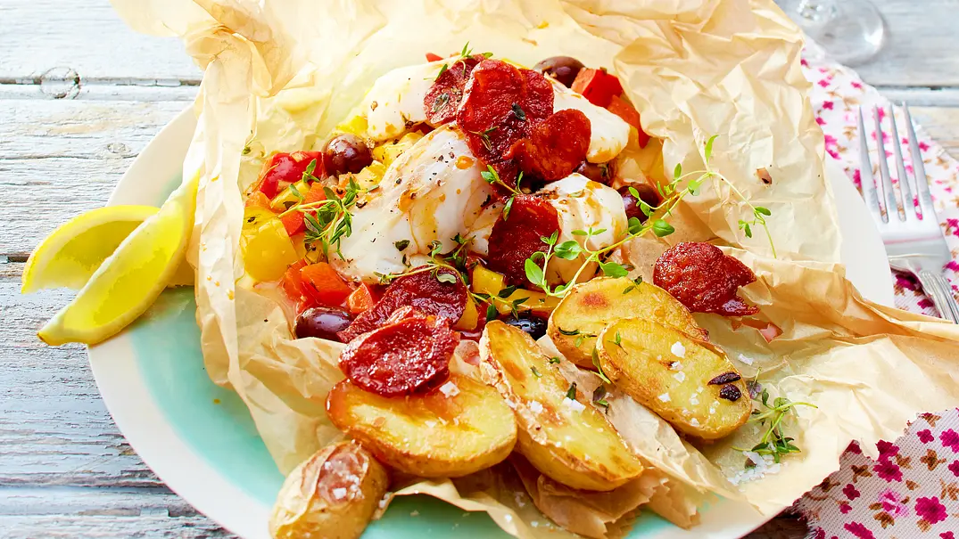 Fischbomben mit Chorizo & Thymiankartoffeln Rezept - Foto: LECKER @ Bauer Media Group Fischbomben mit Chorizo & Thymiankartoffeln Rezept - Foto: LECKER @ Bauer Media Group
