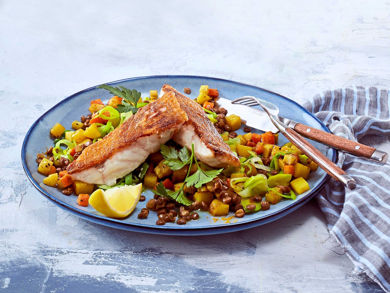 Fischfilet auf Linsencurry Rezept | LECKER