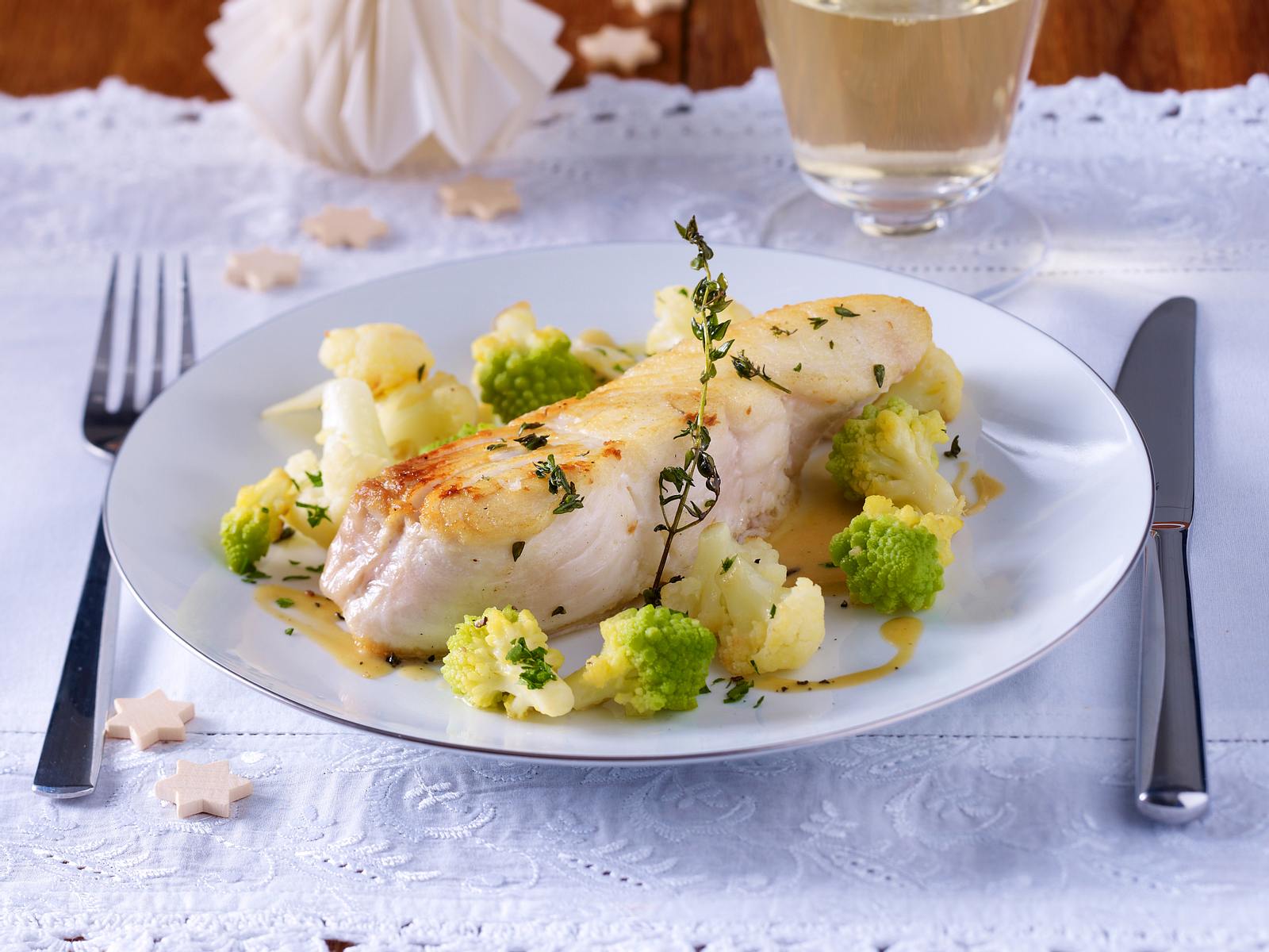 Fischfilet mit Kohlröschen und Limetten-Honig-Senfsoße Rezept | LECKER