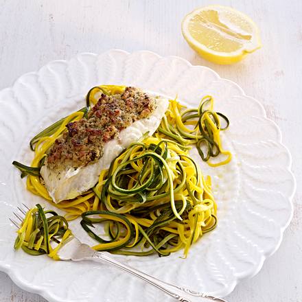 Fischfilet mit Kräuterkruste auf Zucchini-Julienne Rezept