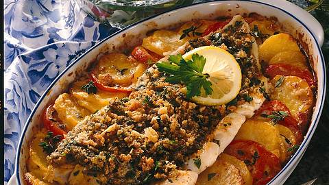 Fischfilet mit Kruste à la Bordelaise auf Tomatenscheiben Rezept - Foto: Neckermann