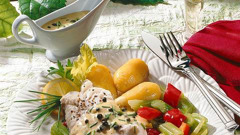 Fischfilet mit Senf-Kapern-Soße Rezept - Foto: House of Food / Bauer Food Experts KG