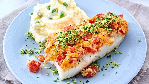 Fischfilet mit Tomatenkruste und Erbsen-Kartoffelpüree Rezept - Foto: House of Food / Bauer Food Experts KG
