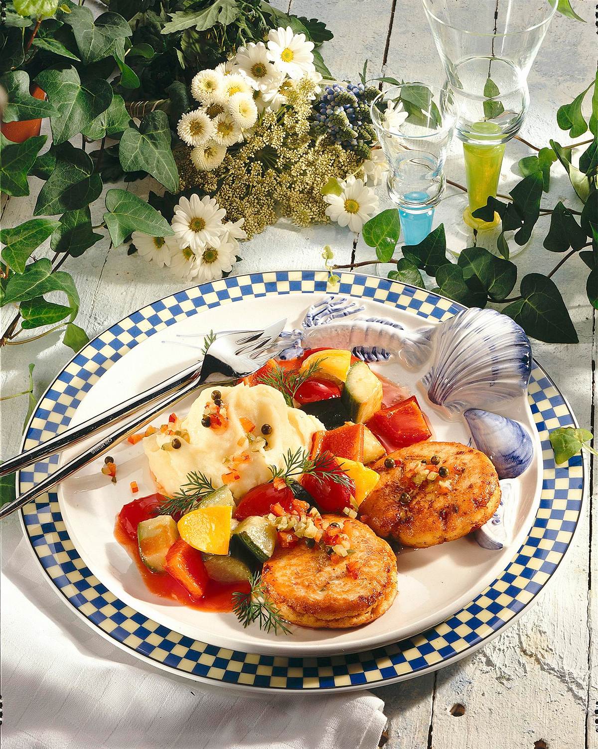 Fischfrikadellen mit Paprika-Gemüse Rezept