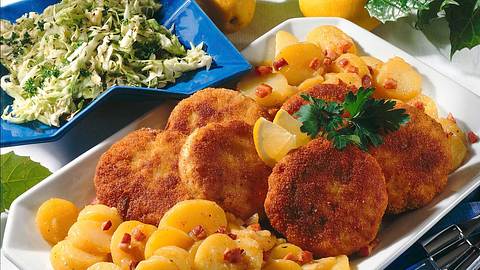 Fischfrikadellen mit zweierlei Salat Rezept - Foto: House of Food / Bauer Food Experts KG