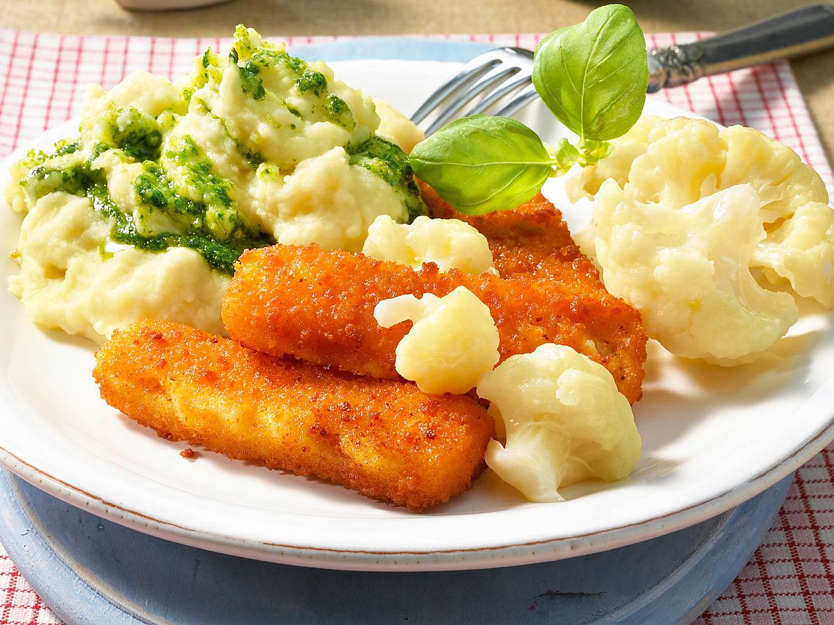 Fischstäbchen mit Pesto-Püree Rezept