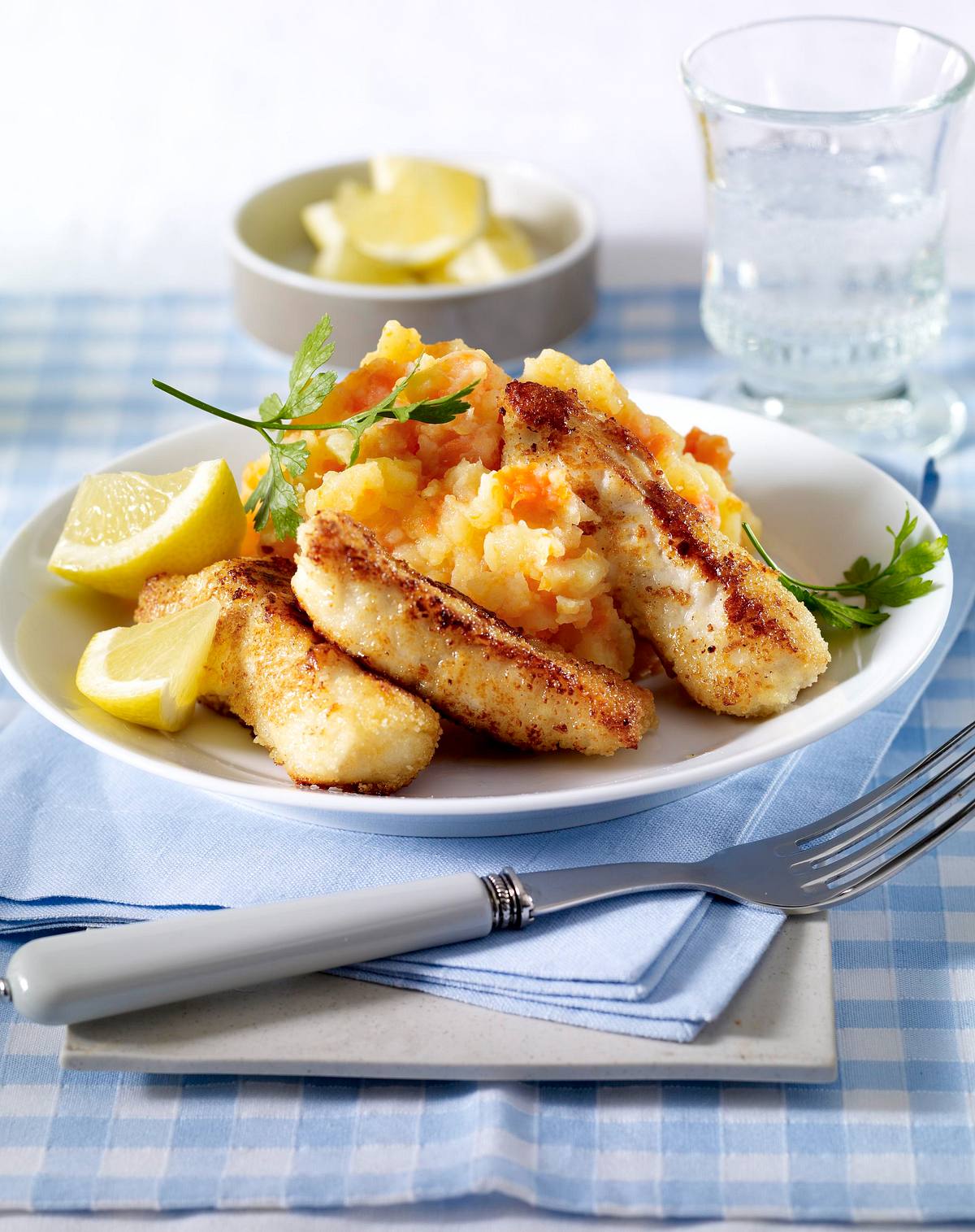 Fischstäbchen XXL vom Backblech zu Kartoffel-Möhren-Püree Rezept