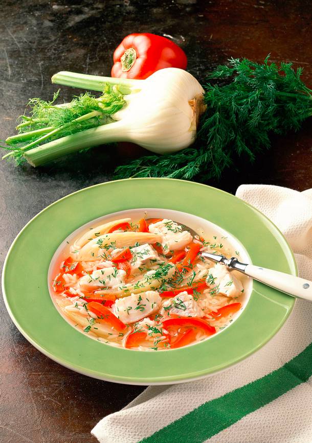 Fischsuppe mit Fenchel und Paprika Rezept | LECKER