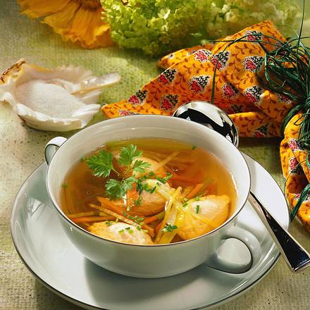 Fischsuppe mit Lachsklößchen Rezept