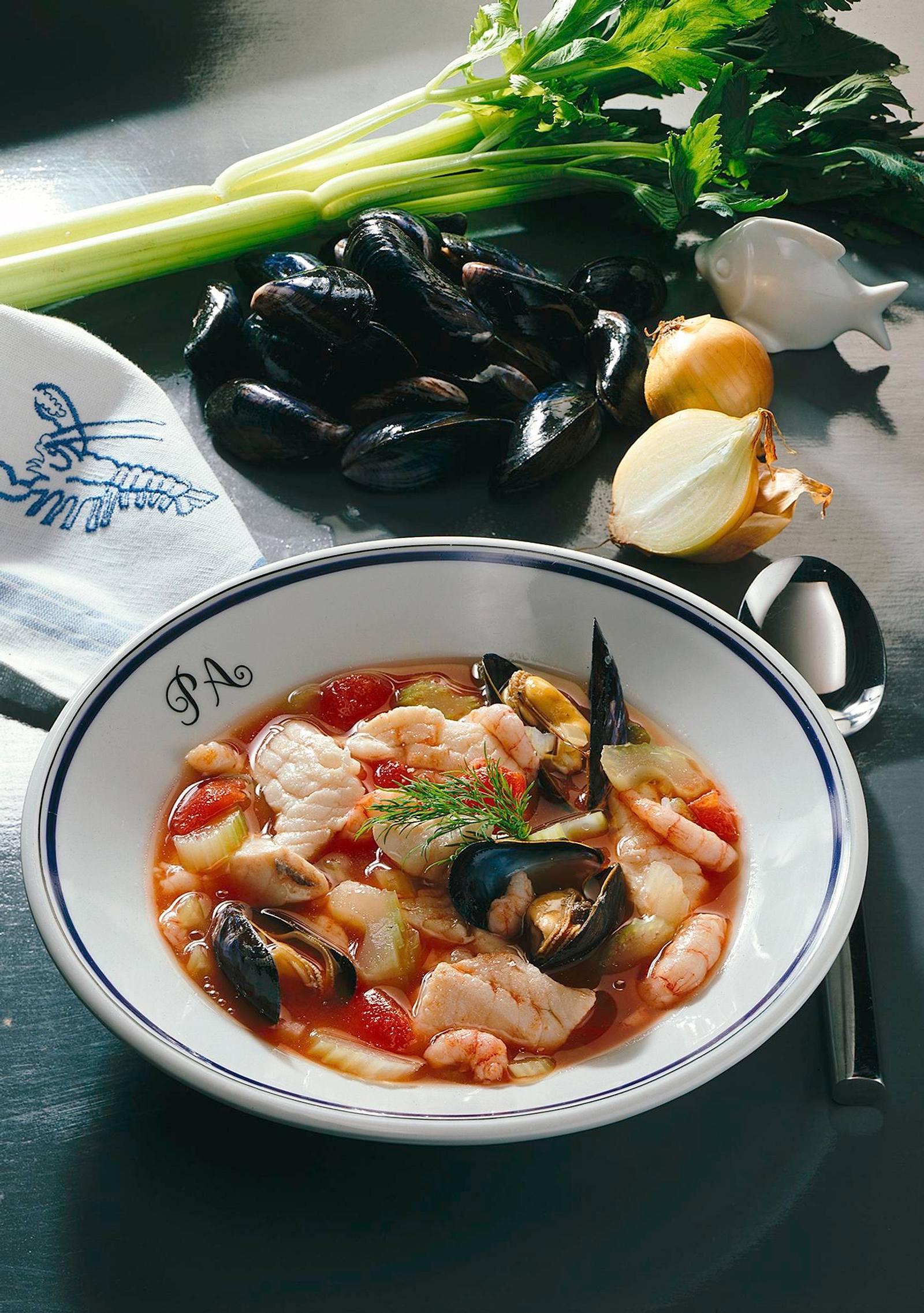 Fischsuppe mit Muscheln Rezept | LECKER