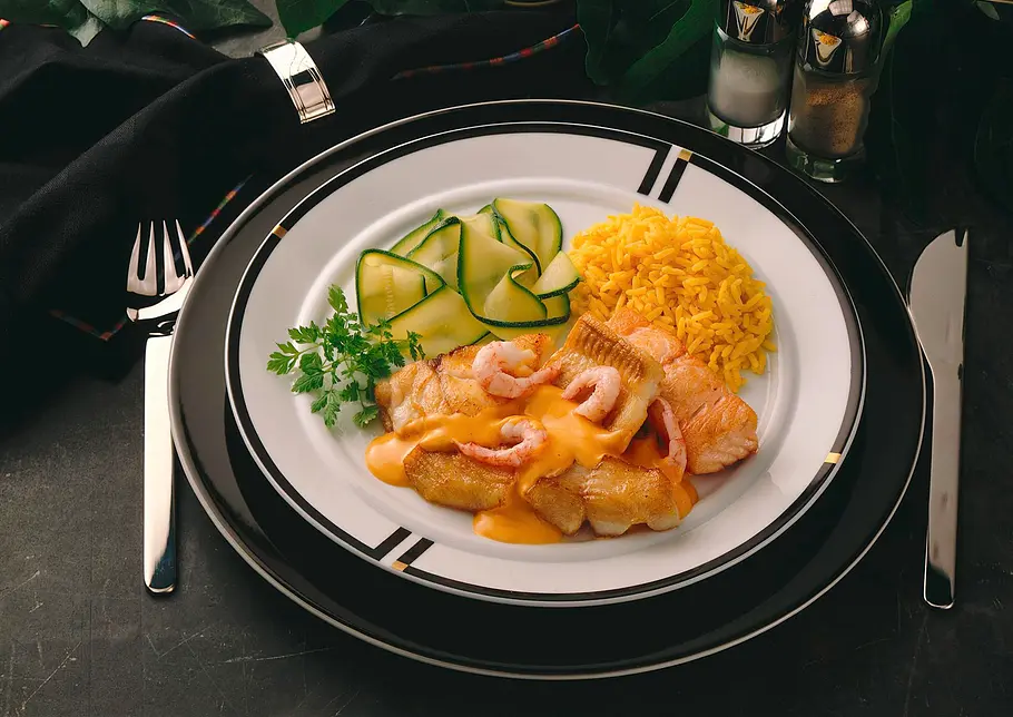 Fischteller mit Safranreis und Zucchinigemüse Rezept Fischteller mit Safranreis und Zucchinigemüse Rezept