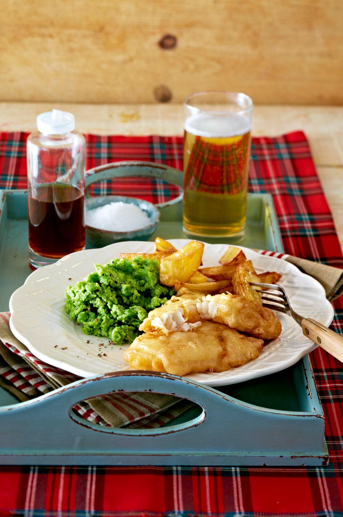 Fish and Chips mit gestampften Erbsen Rezept