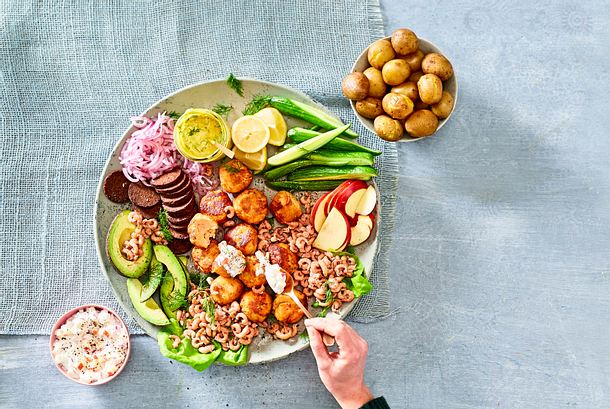 Fishing for Compliments mit Lachsfrikadellchen, Krabben & Soßen Rezept