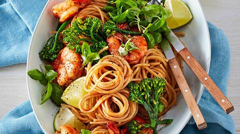 Fitness-Pasta mit Garnelen und Brokkolini Rezept - Foto: House of Food / Bauer Food Experts KG