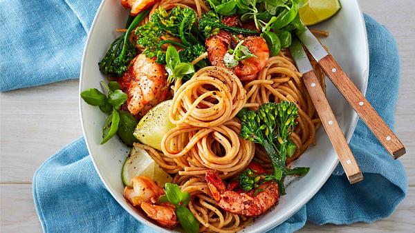 Fitness-Pasta mit Garnelen und Brokkolini Rezept - Foto: House of Food / Bauer Food Experts KG