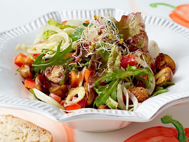 Fitness-Salat mit Haselnussdressing Rezept Fitness-Salat mit Haselnussdressing Rezept