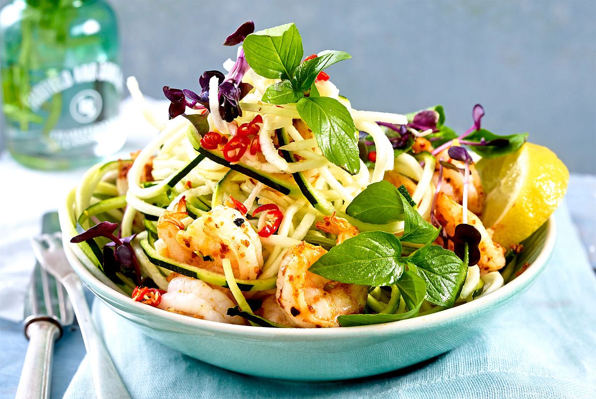 Fix gedrehte Zoodles mit Garnelen Rezept