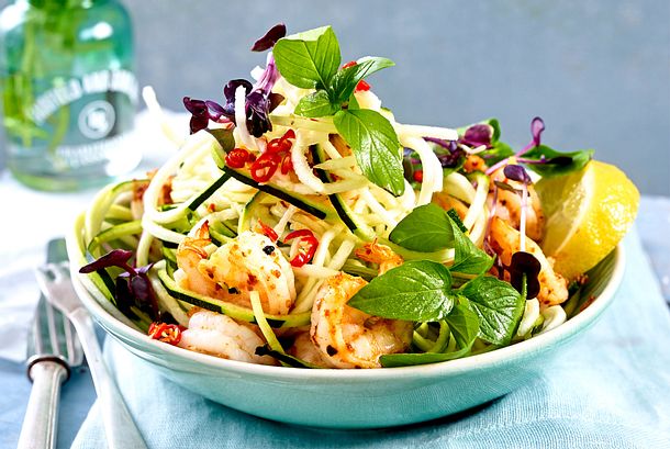 Fix gedrehte Zoodles mit Garnelen Rezept Fix gedrehte Zoodles mit Garnelen Rezept