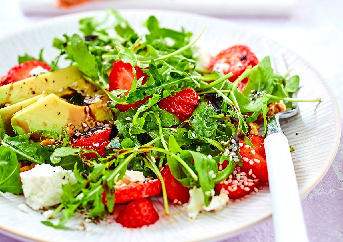 Fix-wie-nix-Salat mit Erdbeeren  Rezept