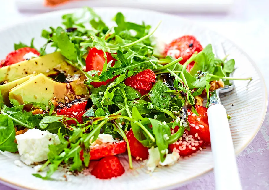 Fix-wie-nix-Salat mit Erdbeeren Rezept Fix-wie-nix-Salat mit Erdbeeren Rezept