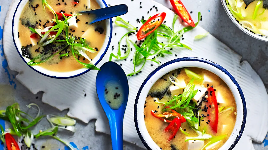 Fixe Misosuppe mit Tofu Rezept - Foto: LECKER @ Bauer Media Group Fixe Misosuppe mit Tofu Rezept - Foto: LECKER @ Bauer Media Group