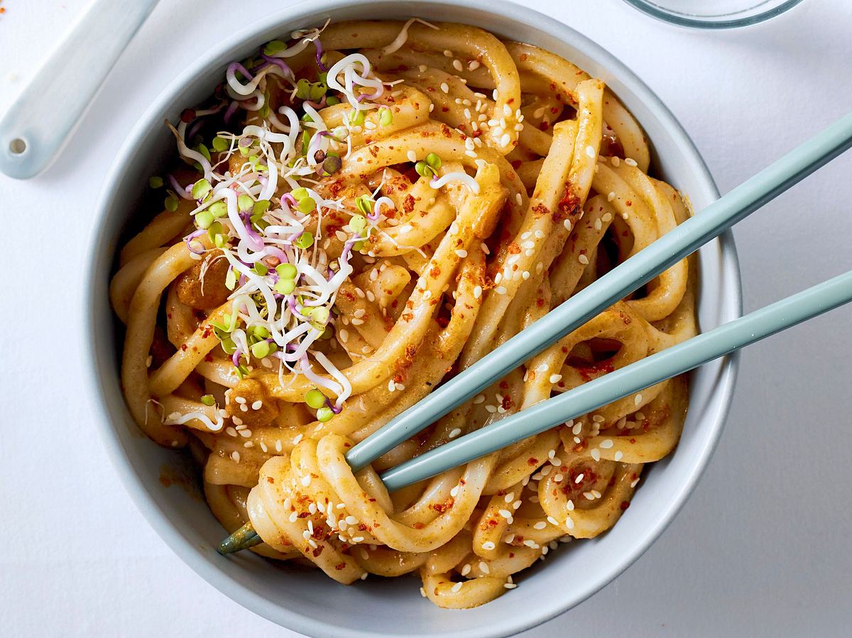 Fixe & feurige Sesam-Udon Rezept