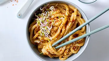 Fixe & feurige Sesam-Udon Rezept - Foto: LECKER @ Bauer Media Group