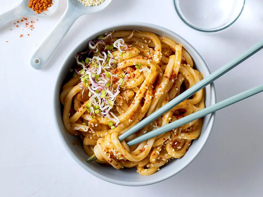 Fixe & feurige Sesam-Udon Rezept Fixe & feurige Sesam-Udon Rezept