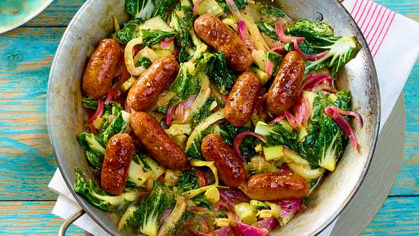 Fixe Wurstpfanne mit Mangold und Fenchel Rezept - Foto: House of Food / Bauer Food Experts KG