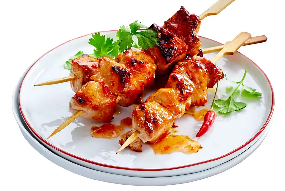 Fixes Puten-Schaschlik zu süß-scharfem Gurkensalat Rezept