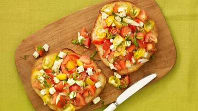 Fladenbrot-Bruschetta Rezept - Foto: LECKER @ Bauer Media Group
