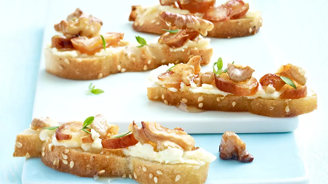 Fladenbrot mit Feta und Datteln Rezept - Foto: LECKER @ Bauer Media Group Fladenbrot mit Feta und Datteln Rezept - Foto: LECKER @ Bauer Media Group
