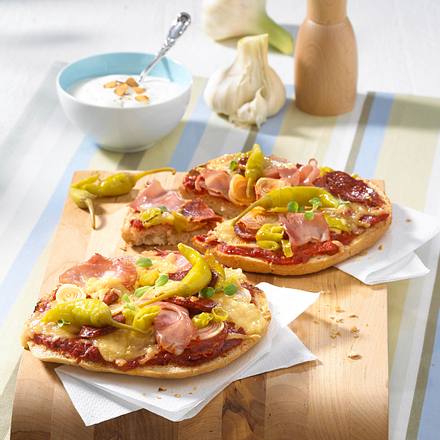 Fladenbrotpizza Schinken-Salami Rezept