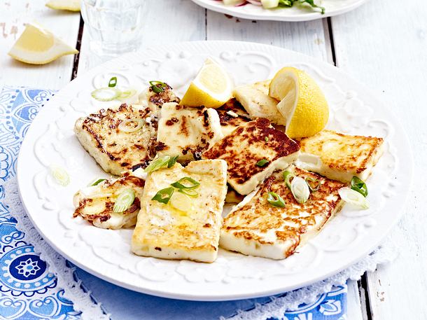 Flambierter Feta aus der Pfanne Rezept Flambierter Feta aus der Pfanne Rezept