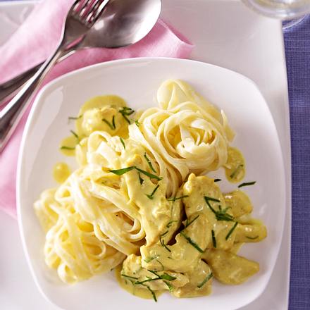 Flambiertes Hähnchen mit Sahne-Tagliatelle Rezept Flambiertes Hähnchen mit Sahne-Tagliatelle Rezept