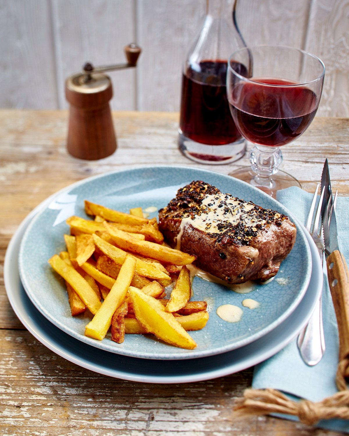 Flambiertes Pfeffer-Steak mit selbstgemachten Pommes frites Rezept