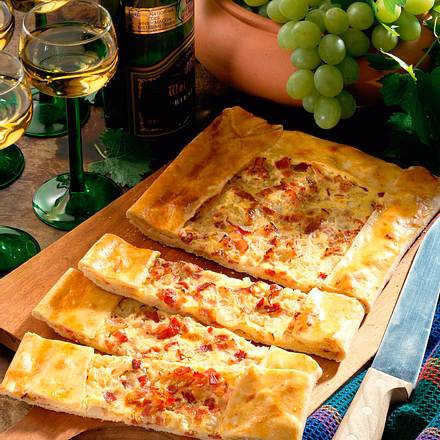 Flammenkuchen (Elsässer Spezialität) Rezept Flammenkuchen (Elsässer Spezialität) Rezept