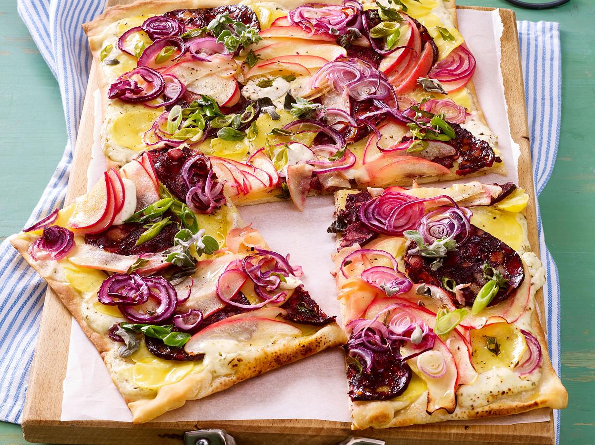 Flammkuchen á la Himmel und Erde Rezept