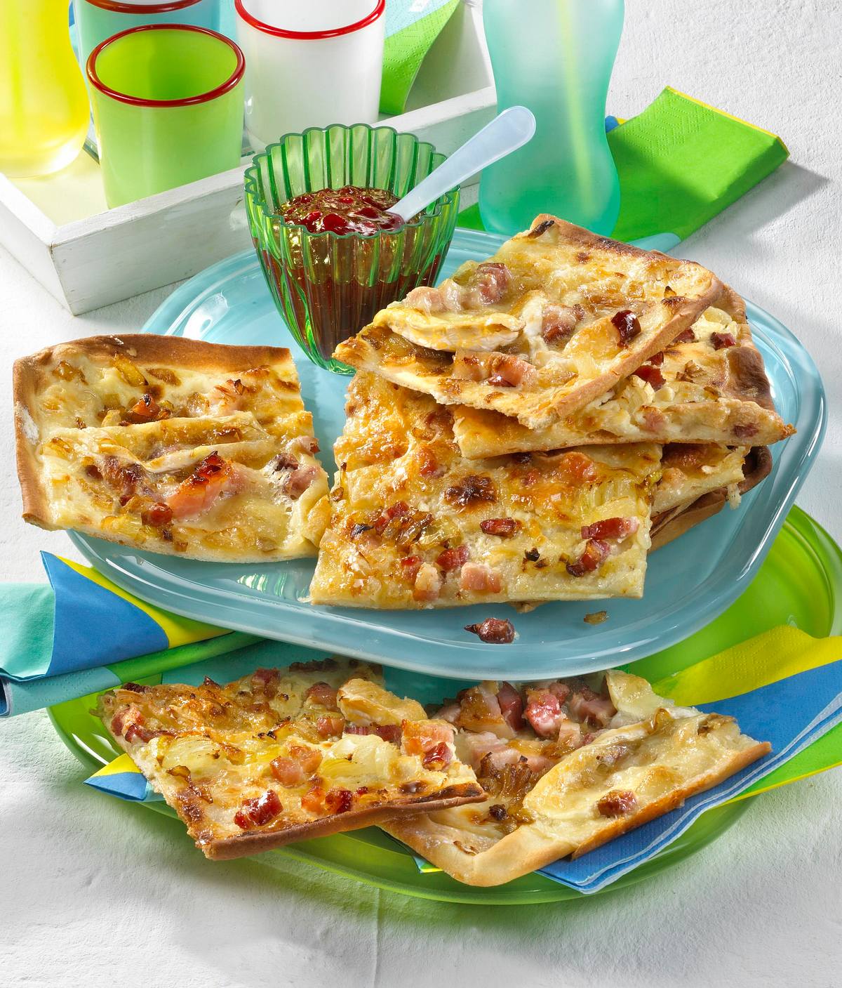 Flammkuchen mit Camembert Rezept