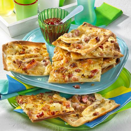 Flammkuchen mit Camembert Rezept