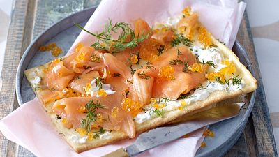 Flammkuchen mit Lachs Rezept - Foto: House of Food / Bauer Food Experts KG
