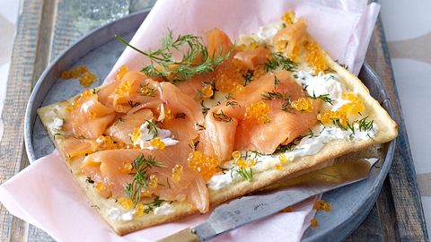 Flammkuchen mit Lachs Rezept - Foto: House of Food / Bauer Food Experts KG