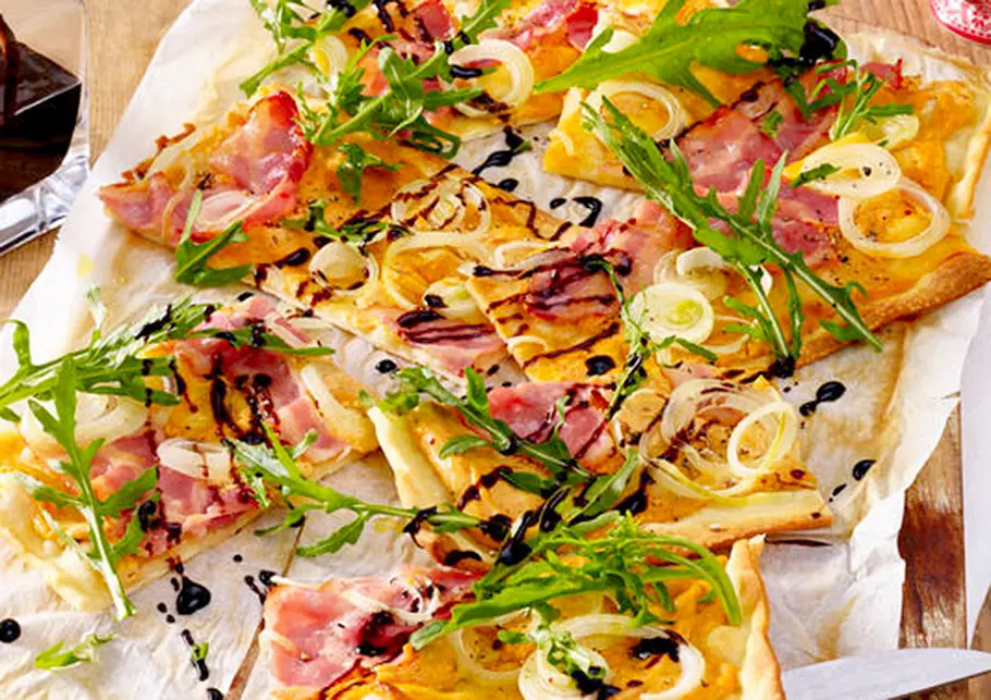 Flammkuchen mit Speck Rezept Flammkuchen mit Speck Rezept