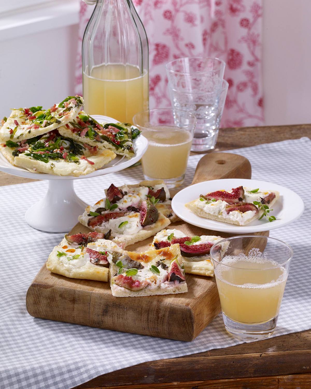 Flammkuchen mit zwei Belägen Rezept