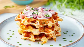 Flammkuchen-Waffeln - Foto: ShowHeroes für LECKER @ Bauer Media Group Flammkuchen-Waffeln - Foto: ShowHeroes für LECKER @ Bauer Media Group