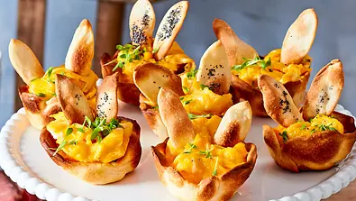 Flammkuchenkörbchen mit Rührei Rezept - Foto: LECKER @ Bauer Media Group