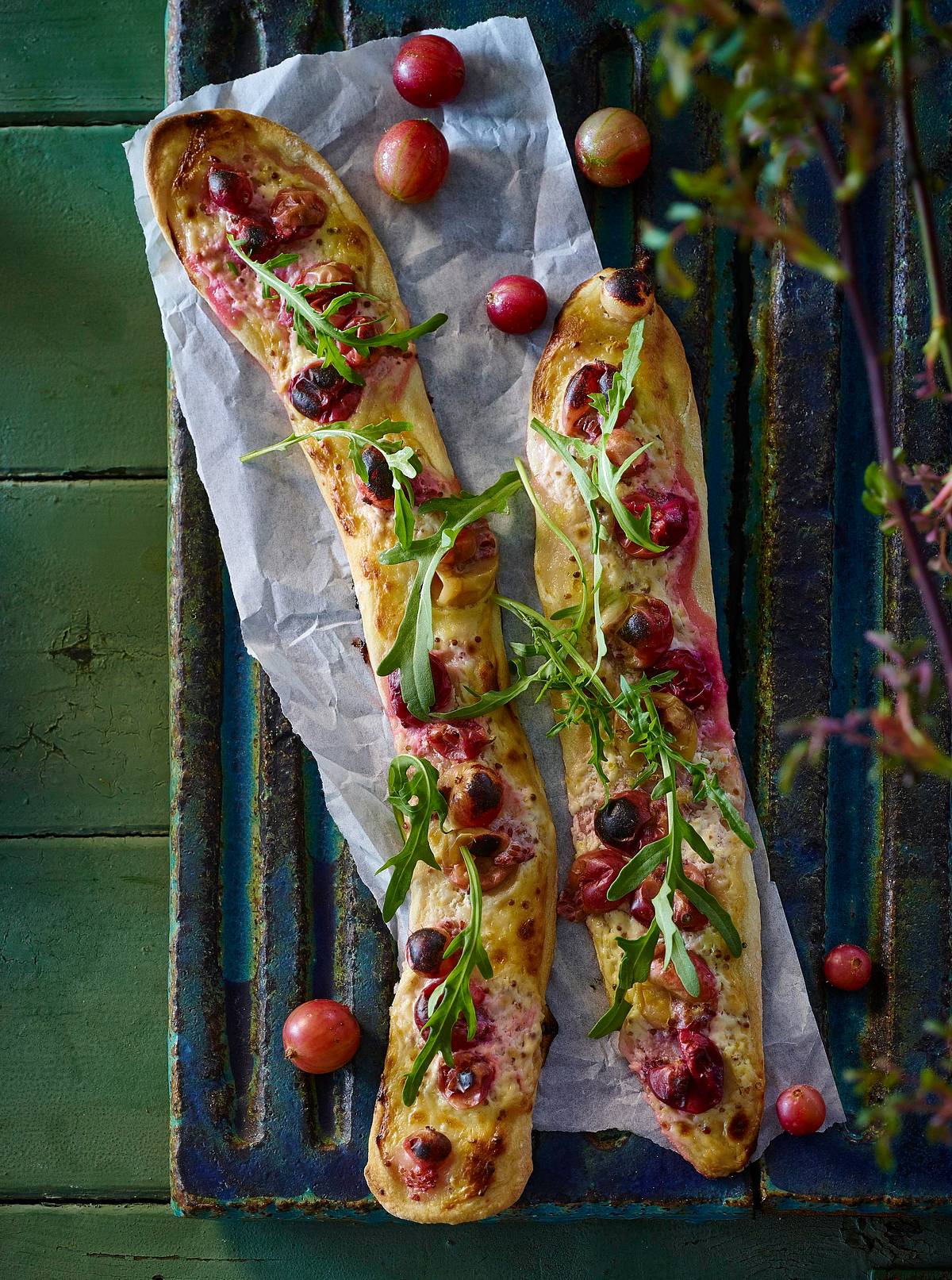 Flammkuchenstreifen mit Stachelbeeren Rezept